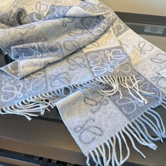 Fashionable Dual-Sided Scarf - Picture 3 of 5